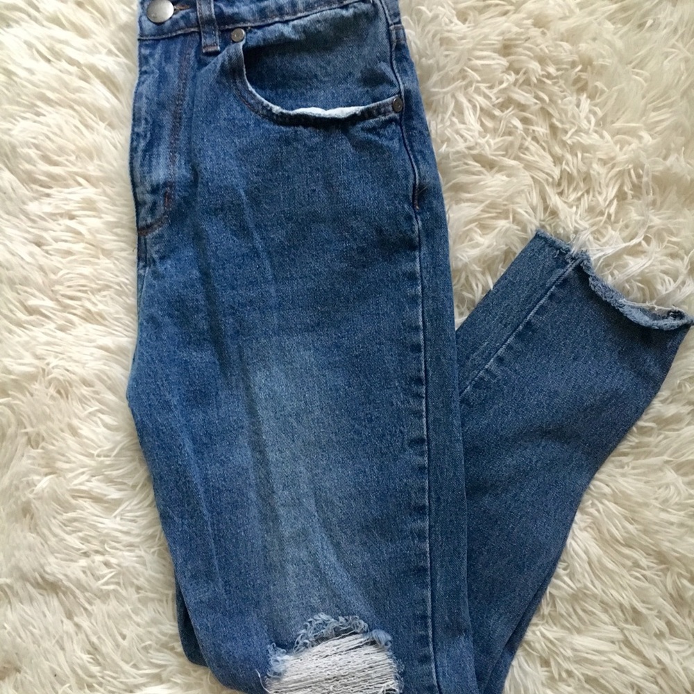 Distressed Boyfriend Jeans
